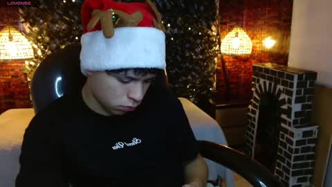 Snapshot of benjamintwink1 chatting on December 20, 8:55 pm BENJAMIN online show from December 20, 8:55 pm