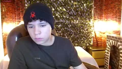 Snapshot of benjamintwink1 chatting on December 23, 7:41 pm BENJAMIN online show from December 23, 7:41 pm