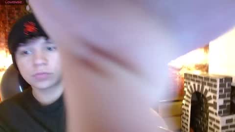 Snapshot of benjamintwink1 chatting on December 23, 10:44 pm BENJAMIN online show from December 23, 10:44 pm