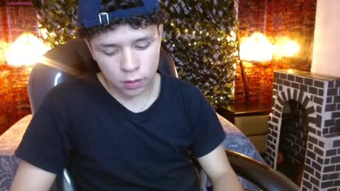 Snapshot of benjamintwink1 chatting on December 26, 7:38 pm BENJAMIN online show from December 26, 7:38 pm