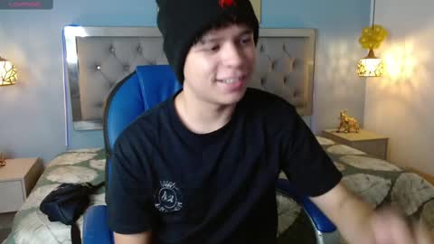 Snapshot of benjamintwink1 chatting on December 28, 7:33 pm BENJAMIN online show from December 28, 7:33 pm