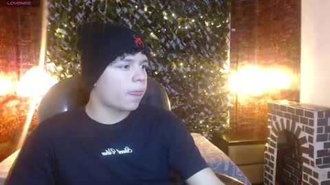 Snapshot of benjamintwink1 chatting on December 29, 7:43 pm BENJAMIN online show from December 29, 7:43 pm