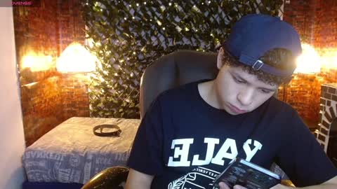 Snapshot of benjamintwink1 chatting on January 4, 10:34 pm BENJAMIN online show from January 4, 10:34 pm