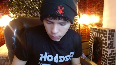 Snapshot of benjamintwink1 chatting on January 5, 7:28 pm BENJAMIN online show from January 5, 7:28 pm