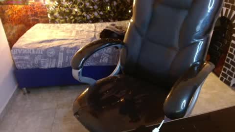 Snapshot of benjamintwink1 chatting on January 6, 1:31 am BENJAMIN online show from January 6, 1:31 am