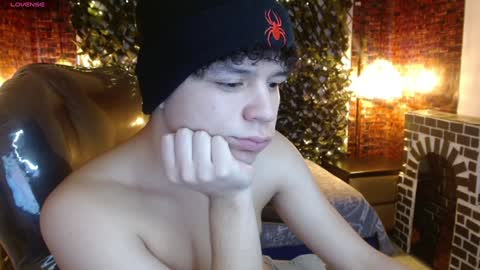 Snapshot of benjamintwink1 chatting on January 6, 10:26 pm BENJAMIN online show from January 6, 10:26 pm