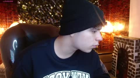 Snapshot of benjamintwink1 chatting on January 7, 1:28 am BENJAMIN online show from January 7, 1:28 am