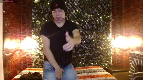 Snapshot of benjamintwink1 chatting on January 10, 8:26 pm BENJAMIN online show from January 10, 8:26 pm