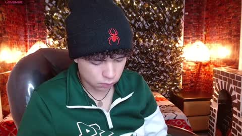 Snapshot of benjamintwink1 chatting on January 23, 1:51 am BENJAMIN online show from January 23, 1:51 am