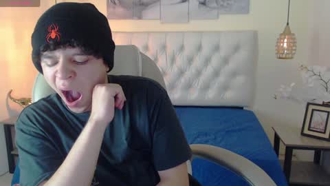 Snapshot of benjamintwink1 chatting on January 31, 1:01 am BENJAMIN online show from January 31, 1:01 am