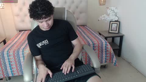 Snapshot of benjamintwink1 chatting on February 2, 1:19 pm BENJAMIN online show from February 2, 1:19 pm