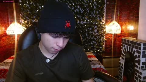 Snapshot of benjamintwink1 chatting on February 7, 9:04 pm BENJAMIN online show from February 7, 9:04 pm