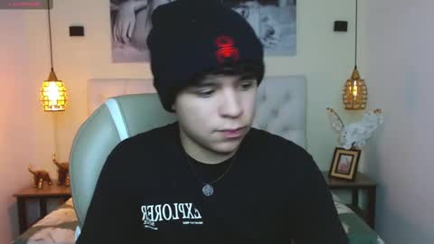 Snapshot of benjamintwink1 chatting on February 18, 11:41 pm BENJAMIN online show from February 18, 11:41 pm