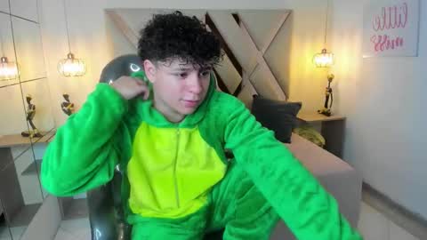 Snapshot of benjamintwink1 chatting on September 8, 7:57 pm BENJAMIN online show from September 8, 7:57 pm