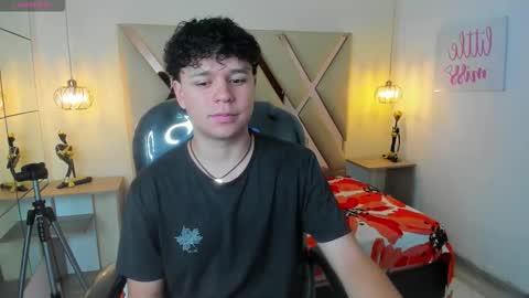 Snapshot of benjamintwink1 chatting on September 12, 7:03 pm BENJAMIN online show from September 12, 7:03 pm