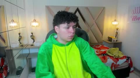 Snapshot of benjamintwink1 chatting on September 13, 7:08 am BENJAMIN online show from September 13, 7:08 am