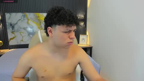 Snapshot of benjamintwink1 chatting on September 22, 9:06 pm BENJAMIN online show from September 22, 9:06 pm