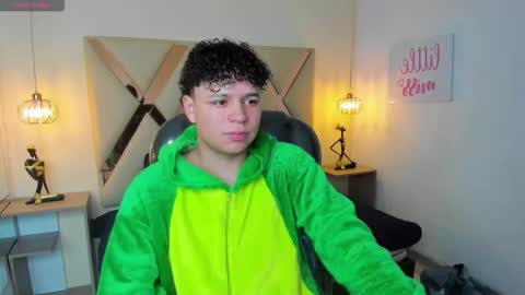 Snapshot of benjamintwink1 chatting on September 23, 8:01 pm BENJAMIN online show from September 23, 8:01 pm