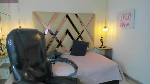 Snapshot of benjamintwink1 chatting on September 28, 7:41 pm BENJAMIN online show from September 28, 7:41 pm