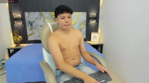 Snapshot of benjamintwink1 chatting on September 29, 8:13 pm BENJAMIN online show from September 29, 8:13 pm