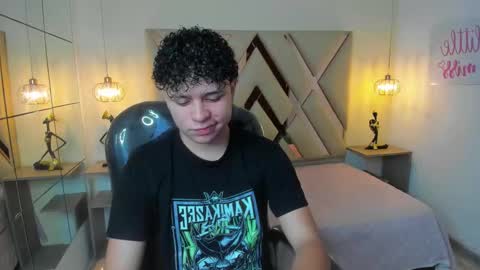 Snapshot of benjamintwink1 chatting on October 2, 7:21 pm BENJAMIN online show from October 2, 7:21 pm