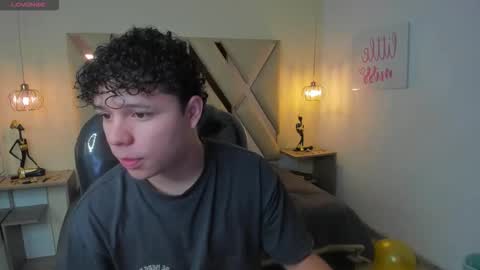 Snapshot of benjamintwink1 chatting on October 26, 7:42 pm BENJAMIN online show from October 26, 7:42 pm