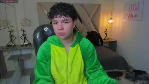 Snapshot of benjamintwink1 chatting on October 27, 7:51 pm BENJAMIN online show from October 27, 7:51 pm