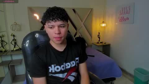 Snapshot of benjamintwink1 chatting on October 31, 7:59 pm BENJAMIN online show from October 31, 7:59 pm