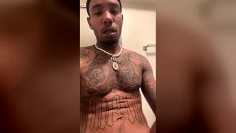 Snapshot of benndejuan8 chatting on February 16, 12:51 am benndejuan8 online show from February 16, 12:51 am