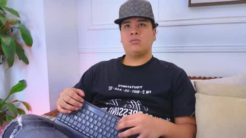 bennett_alejoo online show from March 31, 7:03 pm