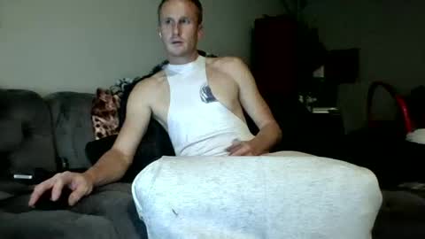 Snapshot of bennyc04041987 chatting on September 20, 7:31 am BennyC online show from September 20, 7:31 am
