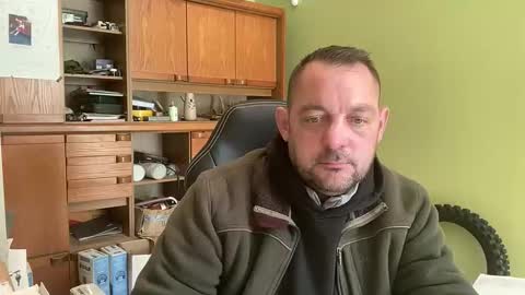 Snapshot of benochau chatting on March 26, 1:49 pm benochau online show from March 26, 1:49 pm