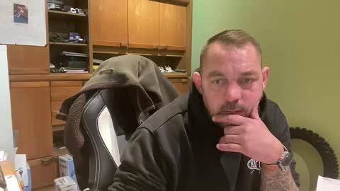 Snapshot of benochau chatting on March 27, 3:45 am benochau online show from March 27, 3:45 am