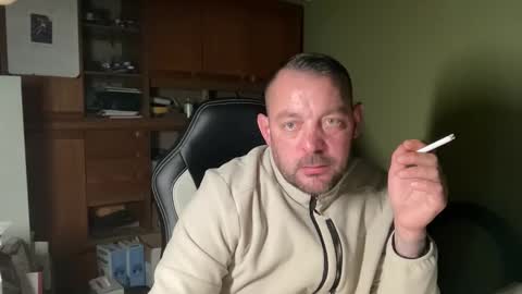 Snapshot of benochau chatting on March 28, 11:26 pm benochau online show from March 28, 11:26 pm