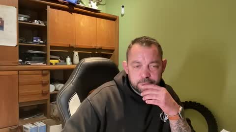 Snapshot of benochau chatting on April 2, 3:48 am benochau online show from April 2, 3:48 am