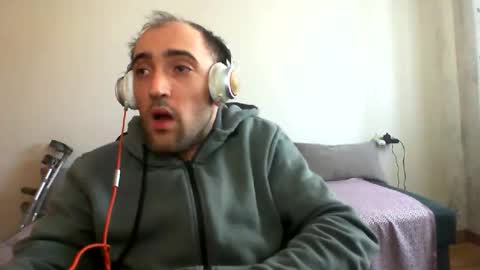 bentish online show from February 4, 8:09 am