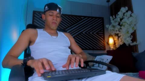 Snapshot of bento_fox chatting on October 21, 4:13 am bento_fox online show from October 21, 4:13 am