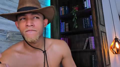 Snapshot of bento_fox chatting on February 20, 2:41 am bento_fox online show from February 20, 2:41 am