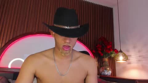 Snapshot of bento_fox chatting on March 3, 2:50 am bento_fox online show from March 3, 2:50 am