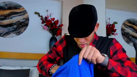 Snapshot of bento_fox chatting on April 5, 3:15 am bento_fox online show from April 5, 3:15 am