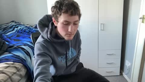 Snapshot of benwardle123 chatting on February 27, 4:10 pm READ MY BIO ---  --- READ MY BIO online show from February 27, 4:10 pm