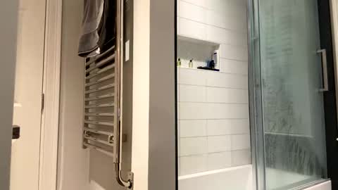 benz10001 online show from November 4, 11:15 pm