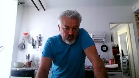 Snapshot of berg_boy chatting on November 22, 9:41 am Martin online show from November 22, 9:41 am