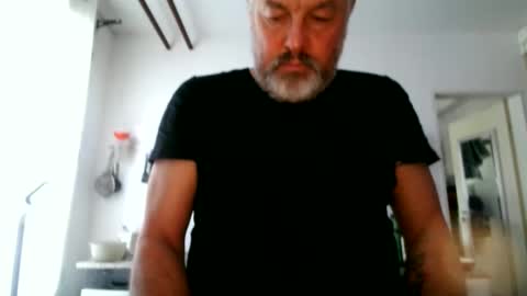 Snapshot of berg_boy chatting on November 30, 9:13 am Martin online show from November 30, 9:13 am