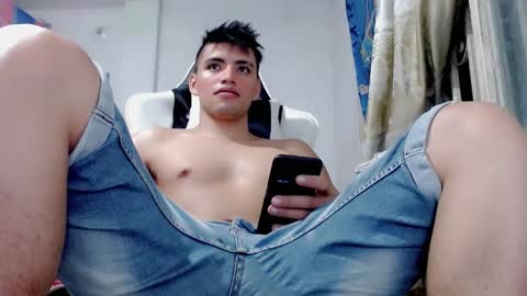 Snapshot of bergon30 chatting on February 9, 5:50 am Bergon77 online show from February 9, 5:50 am