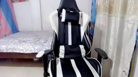 Snapshot of bergon30 chatting on February 18, 7:09 pm Bergon77 online show from February 18, 7:09 pm