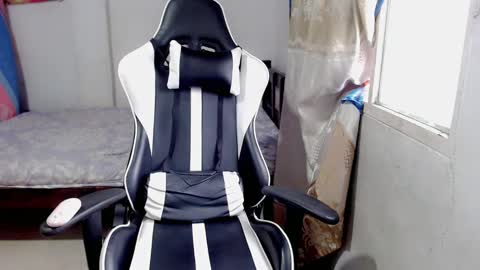 Snapshot of bergon30 chatting on February 22, 6:41 pm Bergon77 online show from February 22, 6:41 pm