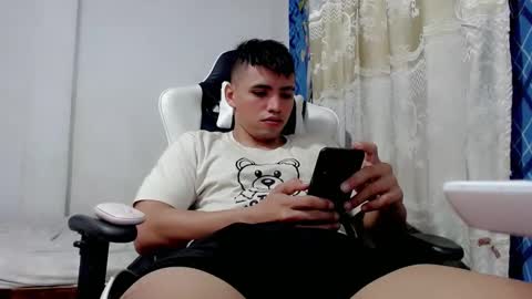 Snapshot of bergon30 chatting on March 4, 11:54 pm Bergon77 online show from March 4, 11:54 pm