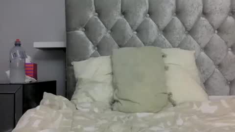 Snapshot of bermudatriangle12 chatting on December 15, 4:59 pm tixxie online show from December 15, 4:59 pm