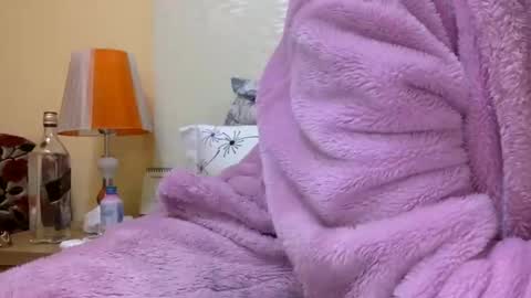 Snapshot of bermudatriangle12 chatting on January 8, 5:15 pm tixxie online show from January 8, 5:15 pm